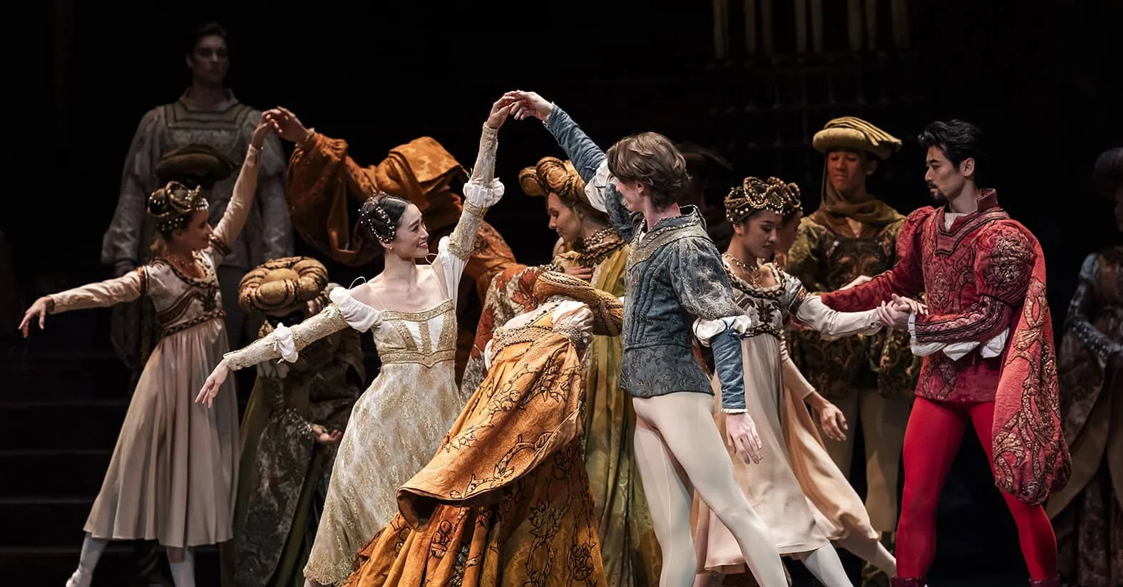 Romeo & Juliet dancing