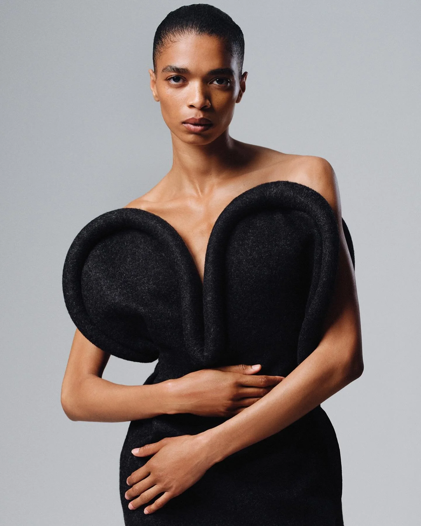 POSTER Edition No. 001

Photographer @frenchgold 
Stylist &ndash; Editor at Large
@miltonmania 
Hair @joeygeorge 
Makeup @whittanyrobinson 
Model @ravenwallace_ 
Casting @roxane_dia 
Illustrator @gang.box 
Studio @neighborsbrooklyn 
Production @danug