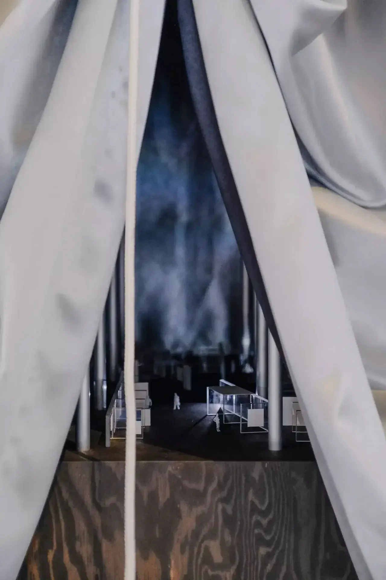 Geneva_Art_Week-Exhibition_2025-Dimanche-Interieur_nuit-Additional-03.webp