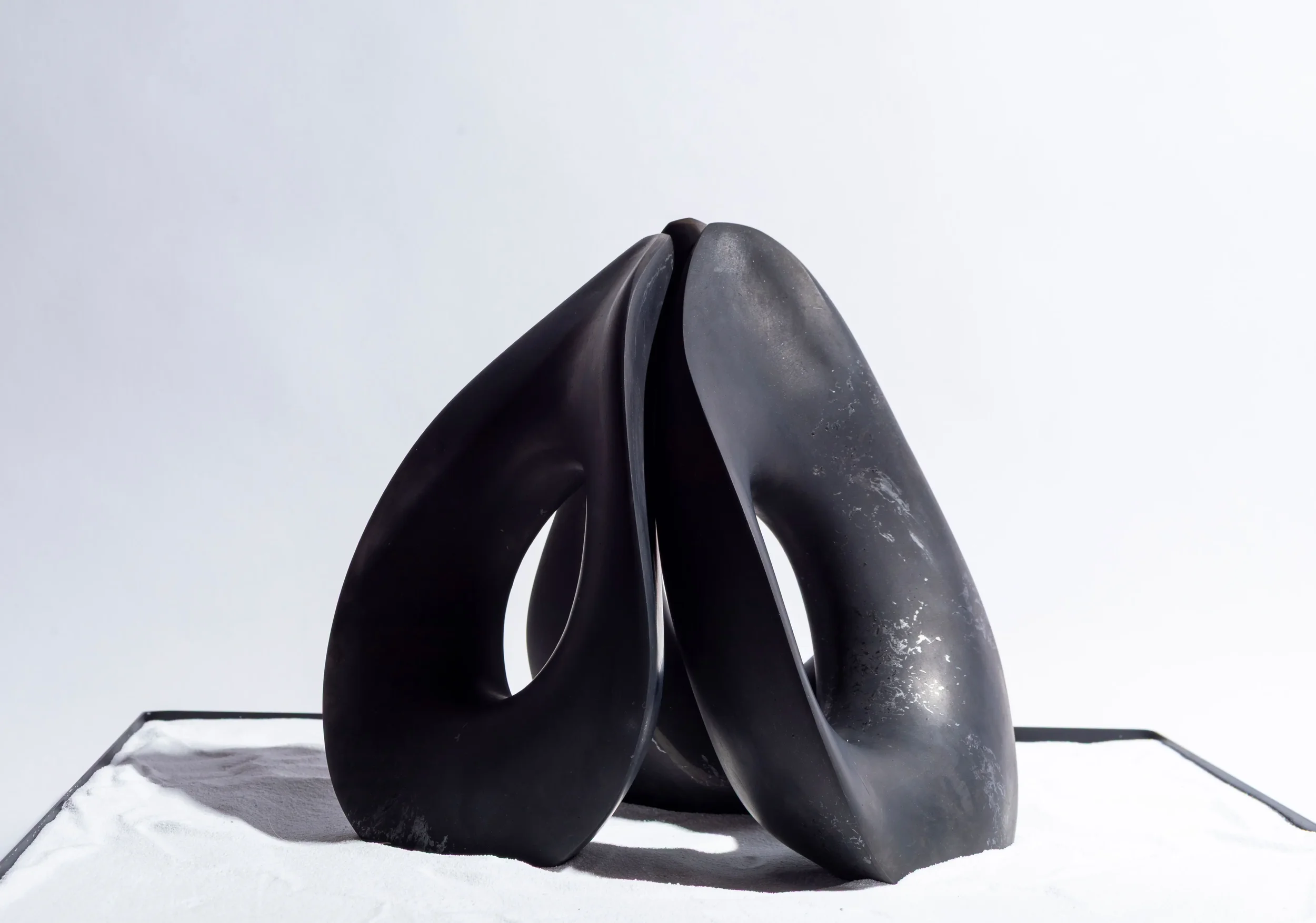 Geneva_Art_Week-Exhibition_2026-LES_INSOLITES-CORPS&GRAPHIE-Gallery-01.webp