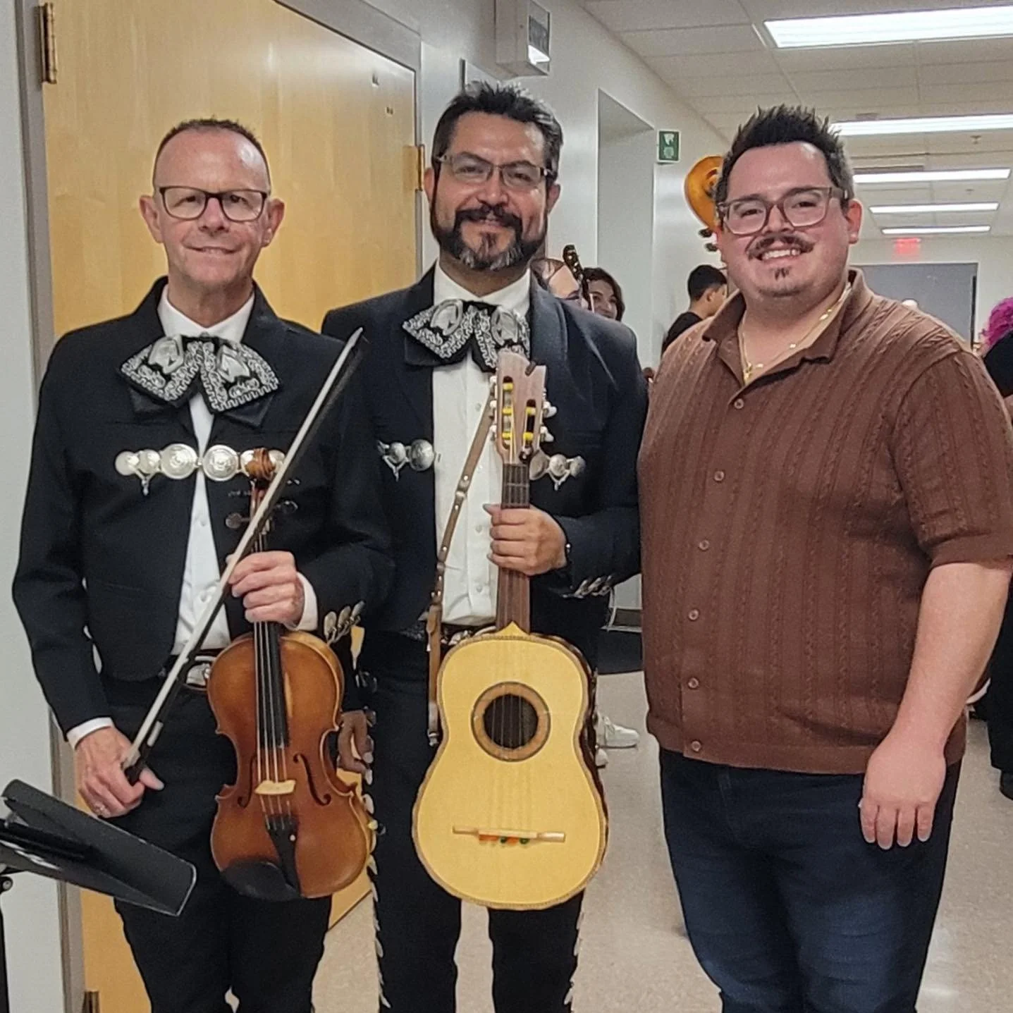 Teaching Artist @julian_orem_music and our Mariachi Professional Development teacher Iván Maceda- Musician along with Mariachi Internacional de Bloomington member Steve Goodman had a great time with @mlcamperos at @goshencollege last night!
