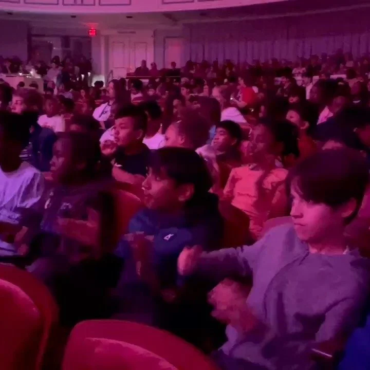 Some next level excitement for @jakeshimabukuro today at @cpapresents! We brought over 200 students from @ipsgwcarver87 @jamesgarfield31 @ipsjwriley43 on this incredible field trip today!