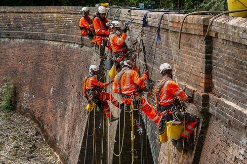 Team Network Rail Standards IRATA Pointing Brickwork Vertex
