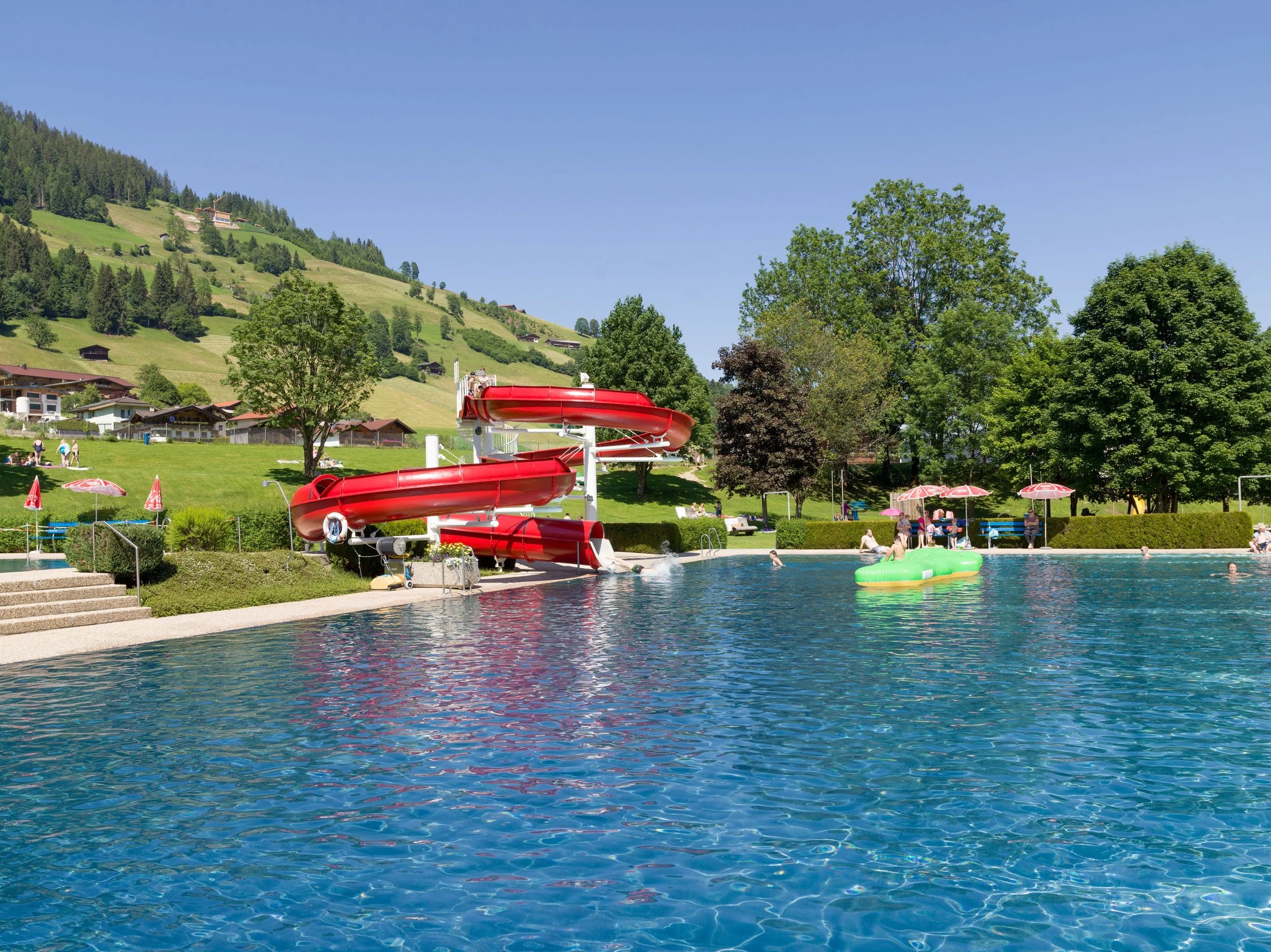 Schwimmbad_TVB_Wildschoenau_06_2022_Dabernig_Aussenanlage_6.jpg