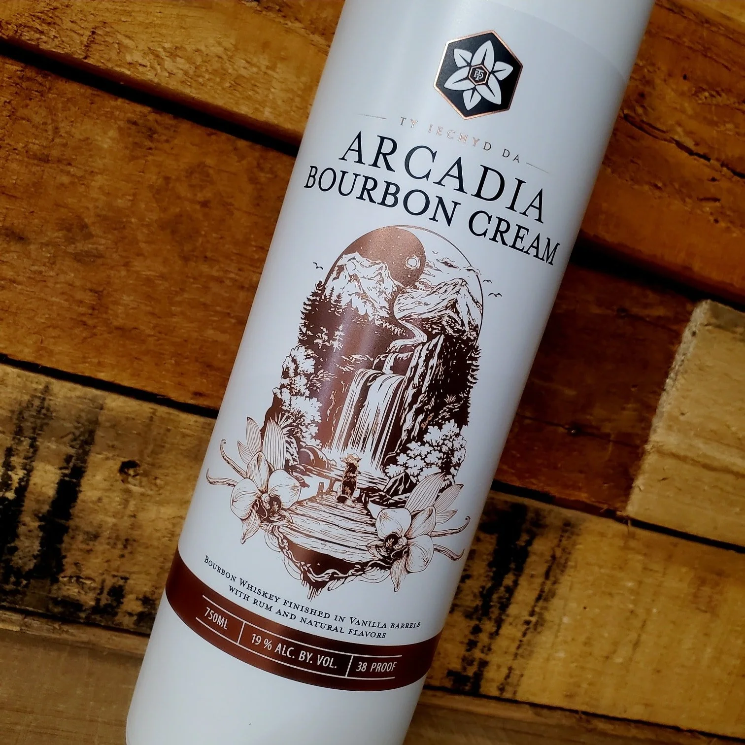 Brand new from our local distillery Ty Iechyd Da, comes an AMAZING bourbon cream! Made from their vanilla barrel finished Arcadia Bourbon, and a little Rum to sweeten it up and you've got yourself one tasty bottle. 
Pick one up today!