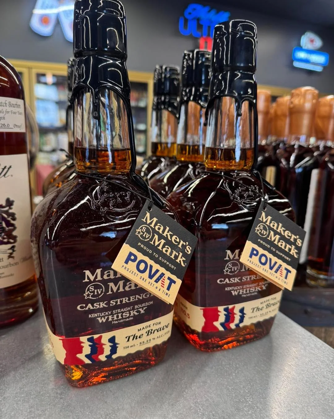 Makers Mark Cask Strength &lsquo;Made for the Brave&rsquo; limited edition 🇺🇸

Another limited edition bottle to add to your collection. Not only is this a neat bottle but a portion of proceeds on each bottle sold supports POVAT (Project One Vet At