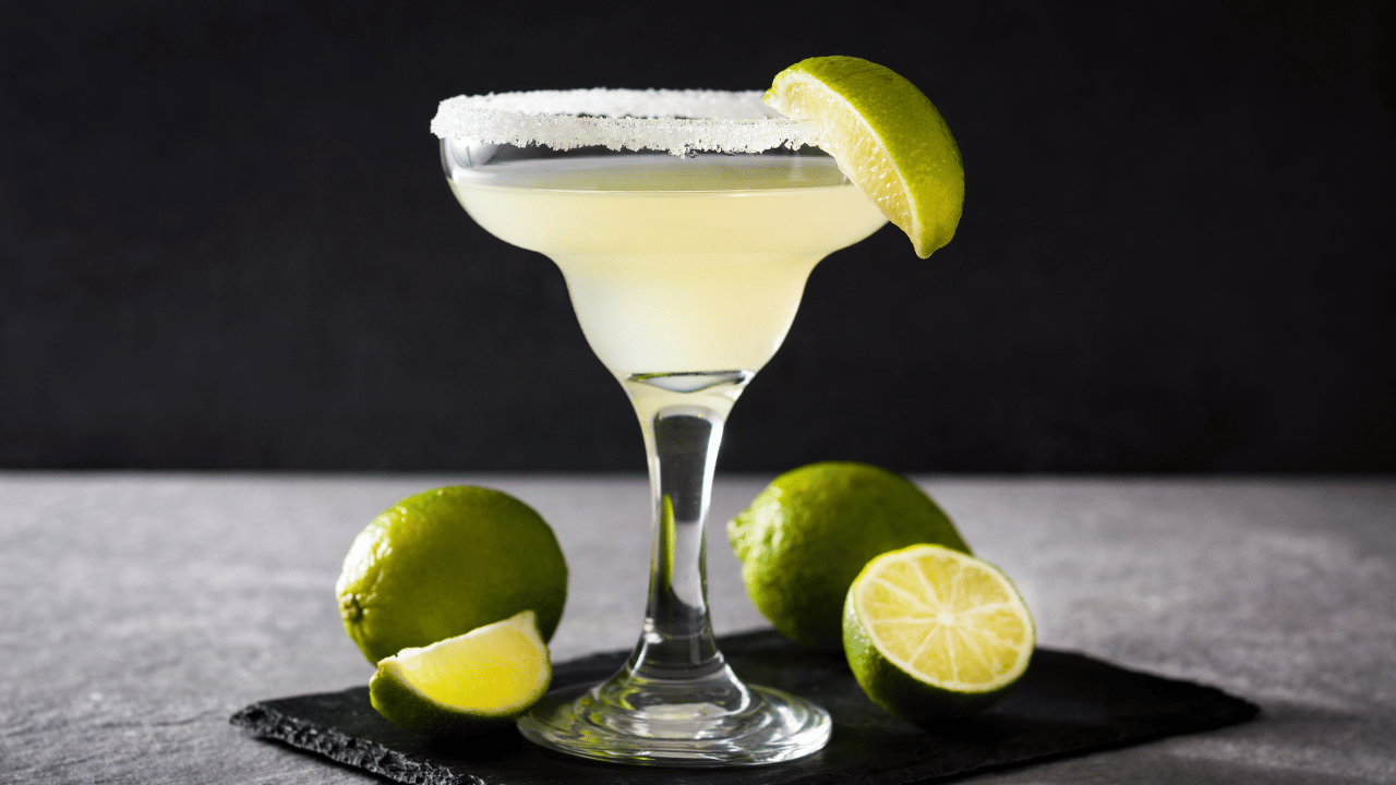 Margarita glass with lemon slices