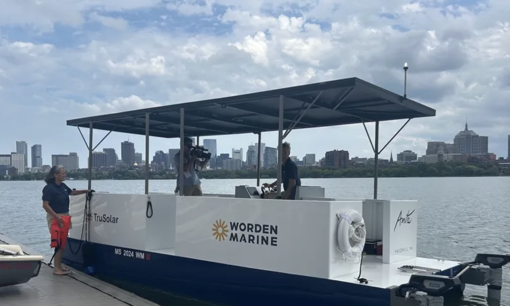 Massachusetts startup floats a&nbsp;versatile new solar&nbsp;boat