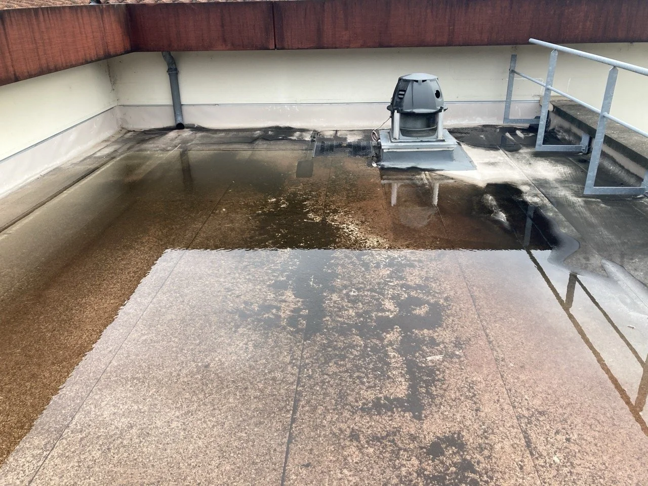 Inspection visuelle des soudures de l'étanchéité PVC