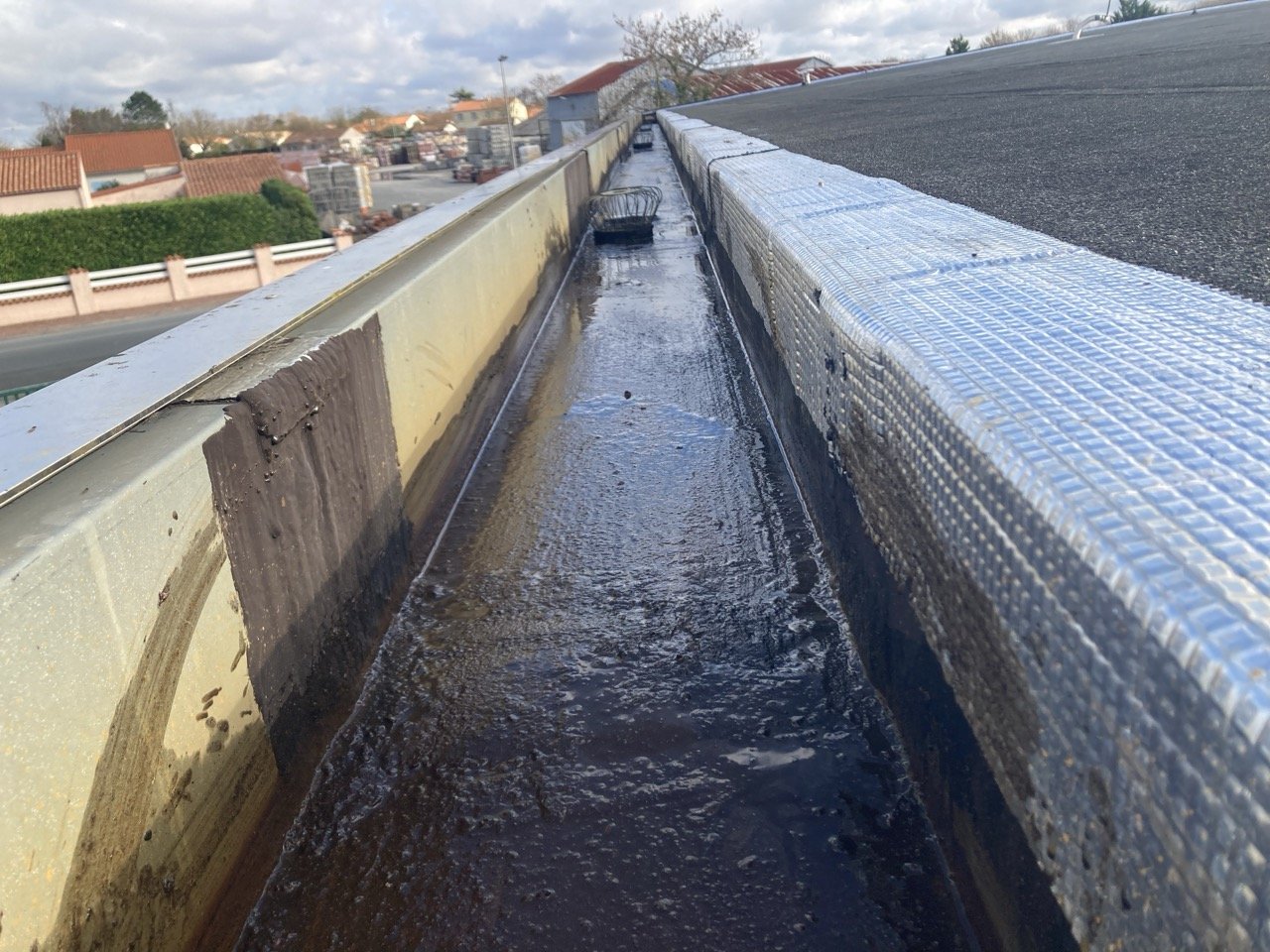 Contrôle visuel de la corrosion et de l'usure du zinc dans le chéneau