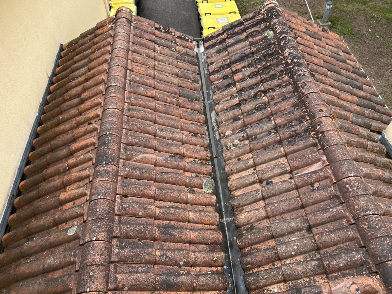 Diagnostic visuel pour repérer des tuiles fissurées ou déplacées