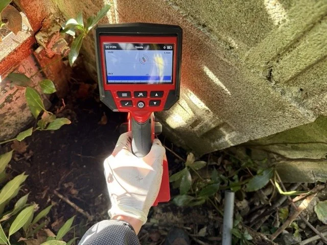 Localisation précise en surface de la tête de caméra (zone du défaut) pour réparation