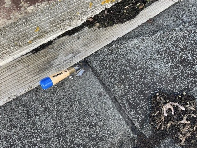 Contrôle des joints de recouvrement sur toiture terrasse en Charente (16)