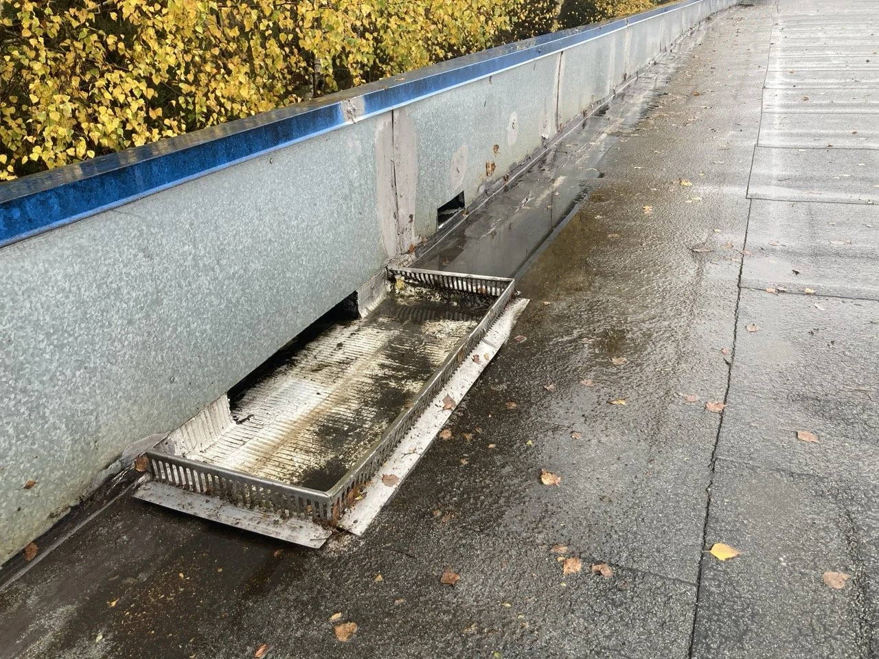 Contrôle des relevés d'étanchéité en périphérie de toiture