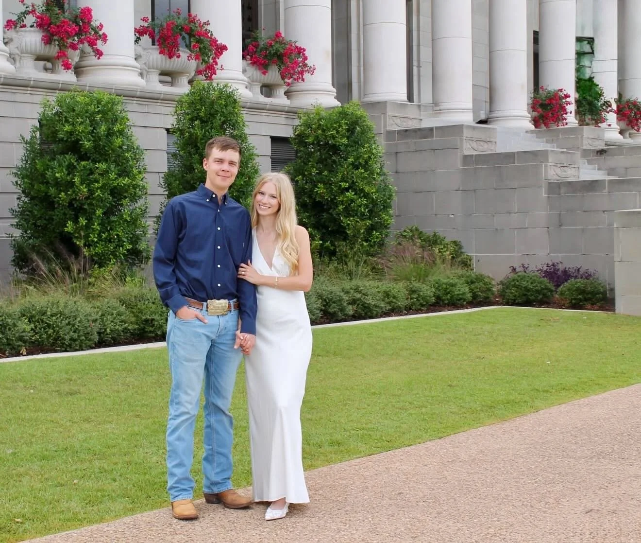 Wedding season is in full swing! 

For brides who want nothing less than flawless&hellip; our luxury airbrush tans are designed to photograph beautifully, complement every gown, and last through every celebration. From rehearsal dinner to the final s