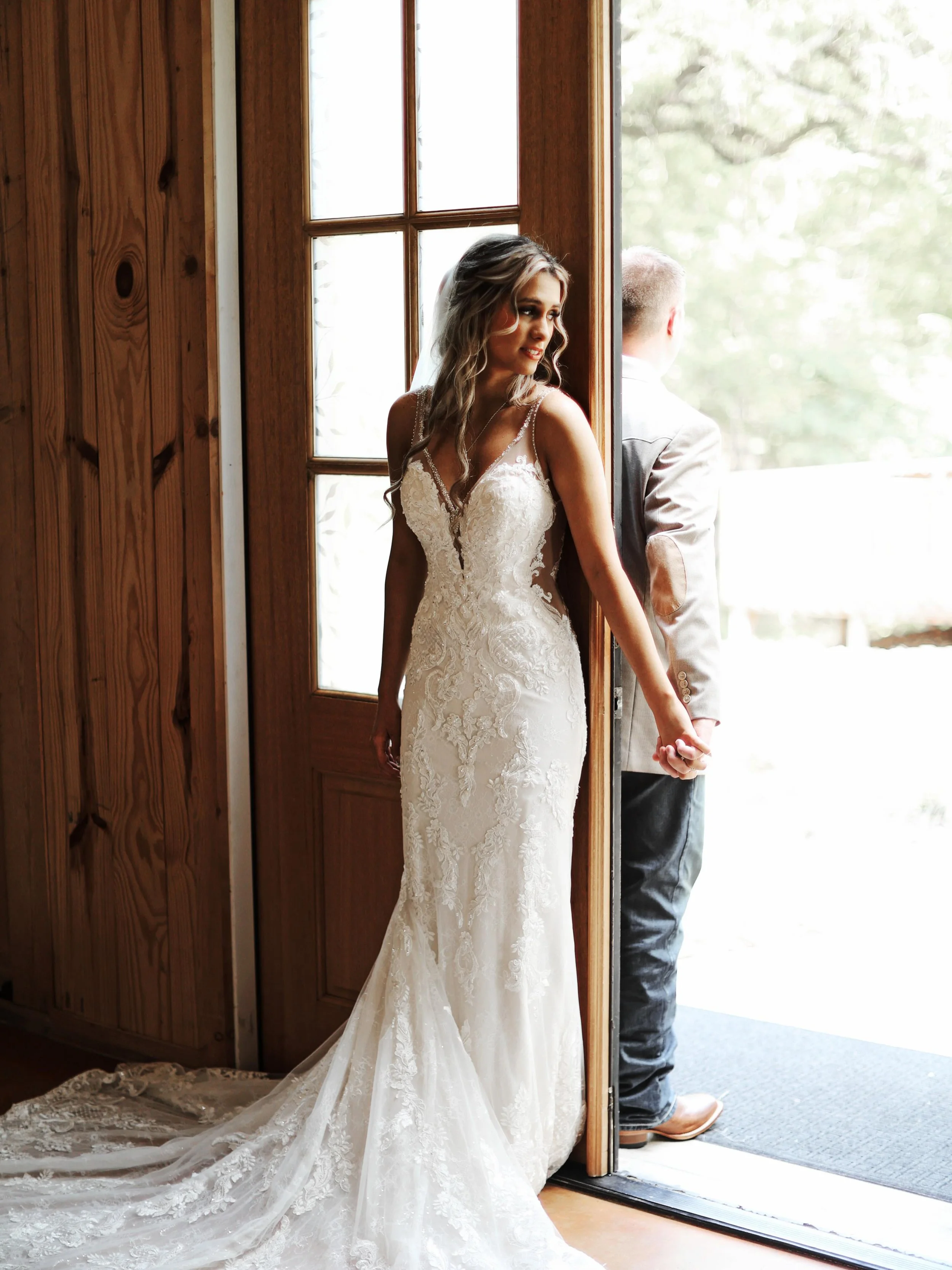 Bride said give me DARK DARK&hellip; and this is exactly why you choose your spray tan artist wisely 👏🏼 A dark spray tan can either look flawless and luxe&hellip; or very, very wrong. Your artist matters. The solution matters. The technique matters