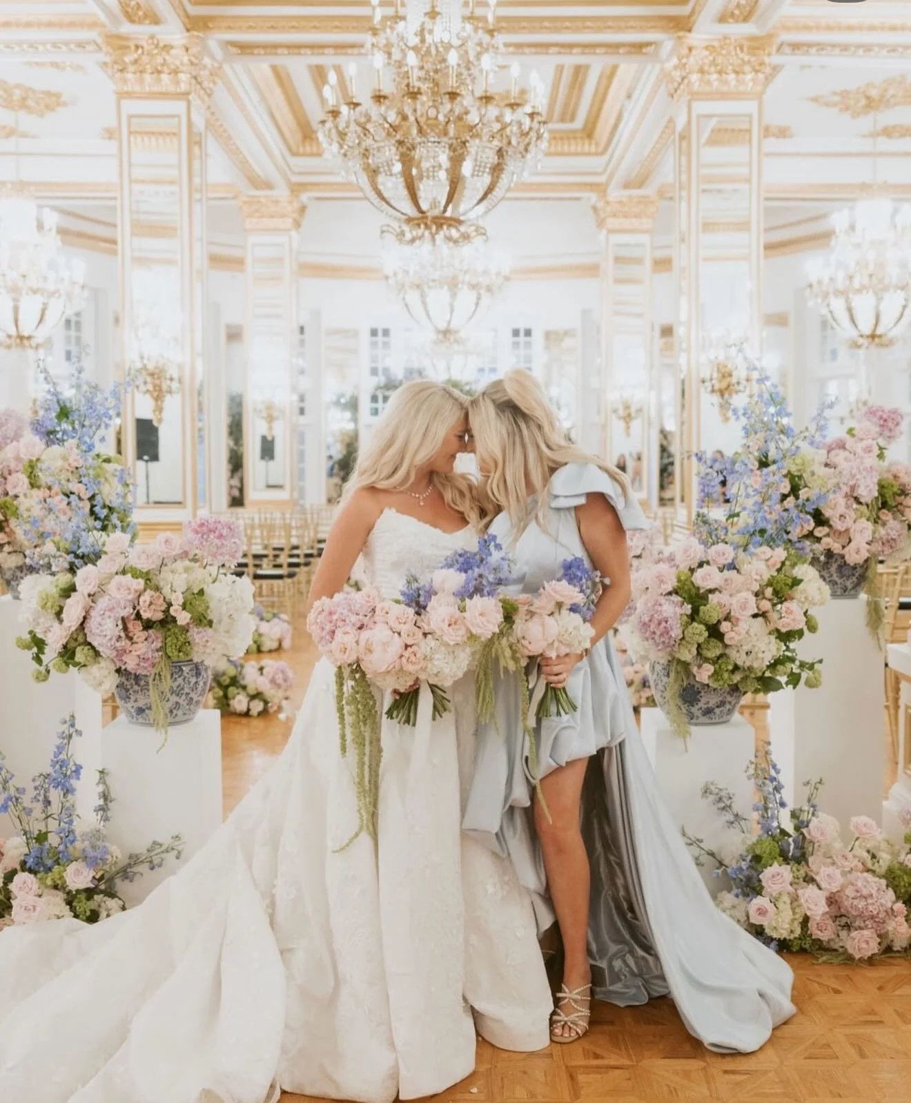 Literally swooning over this Wedding! 💍
Both of these babes are tanned in After Hours. 
So tan, so flawless, so perfect! 

@beadedblondes 

#wedding #bridetobe #spraytans #cstat