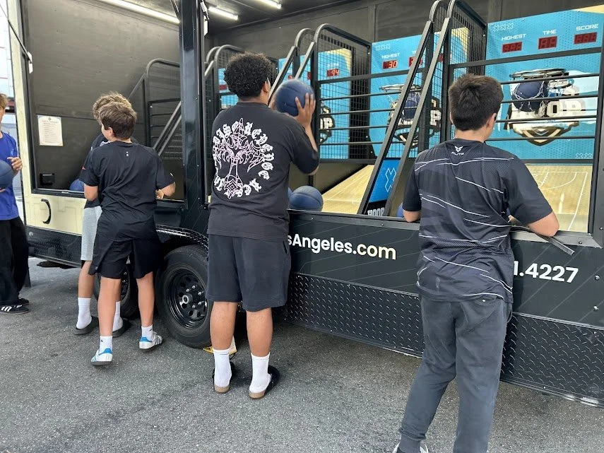 🏀 Celebrate Friendsgiving in Style with Hoop Los Angeles: The Ultimate Arcade Basketball Trailer Experience