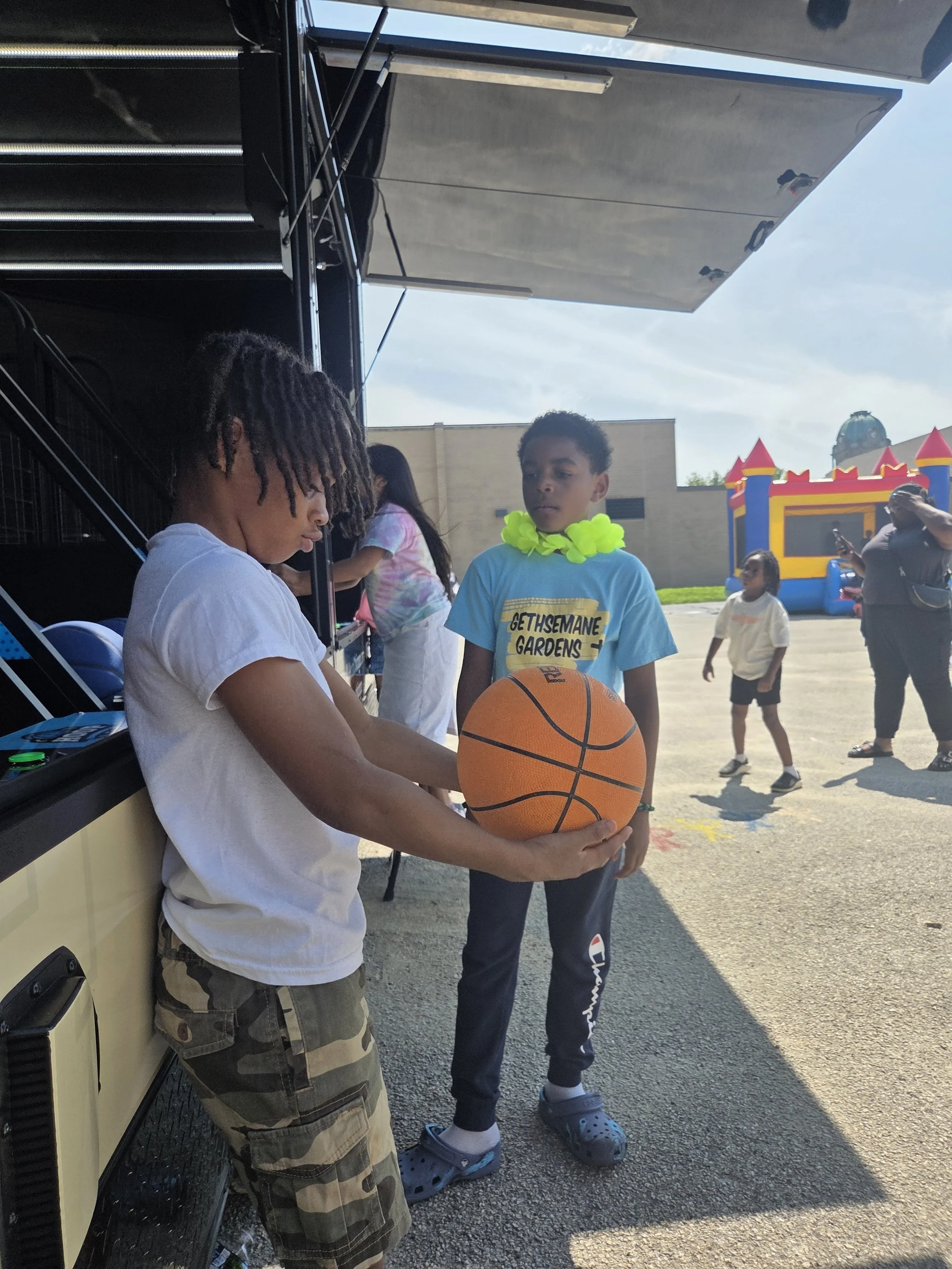 Make Your Mid-December Events Unforgettable with Hoop Chicago