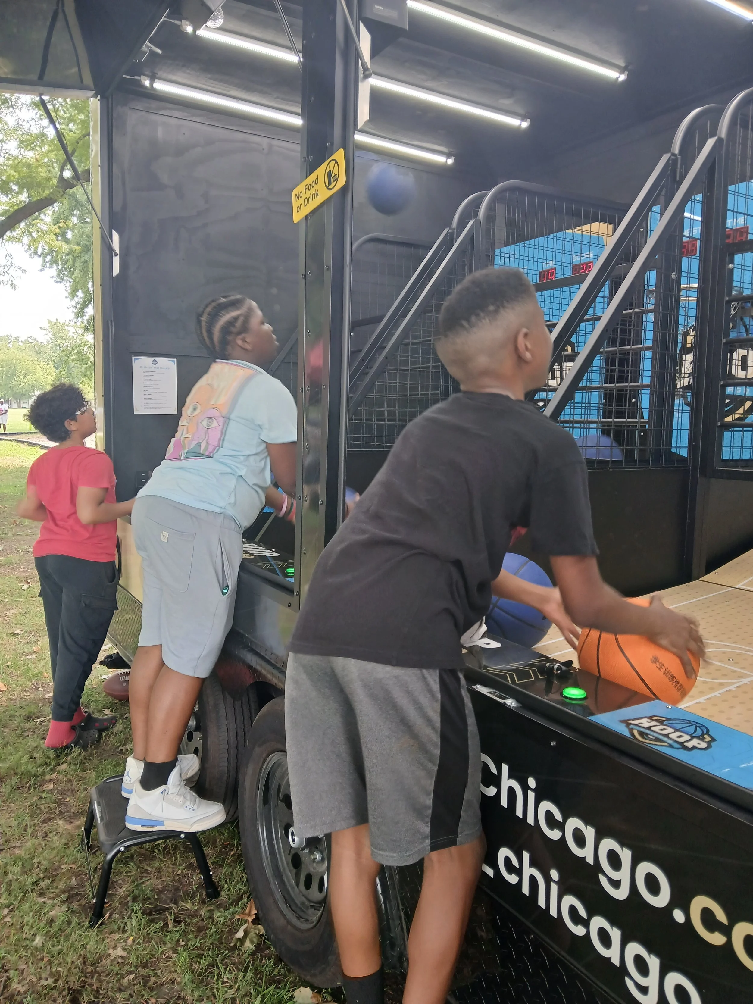 Make Your January Events Unforgettable with Hoop Chicago: Chicago’s Arcade Basketball Trailer