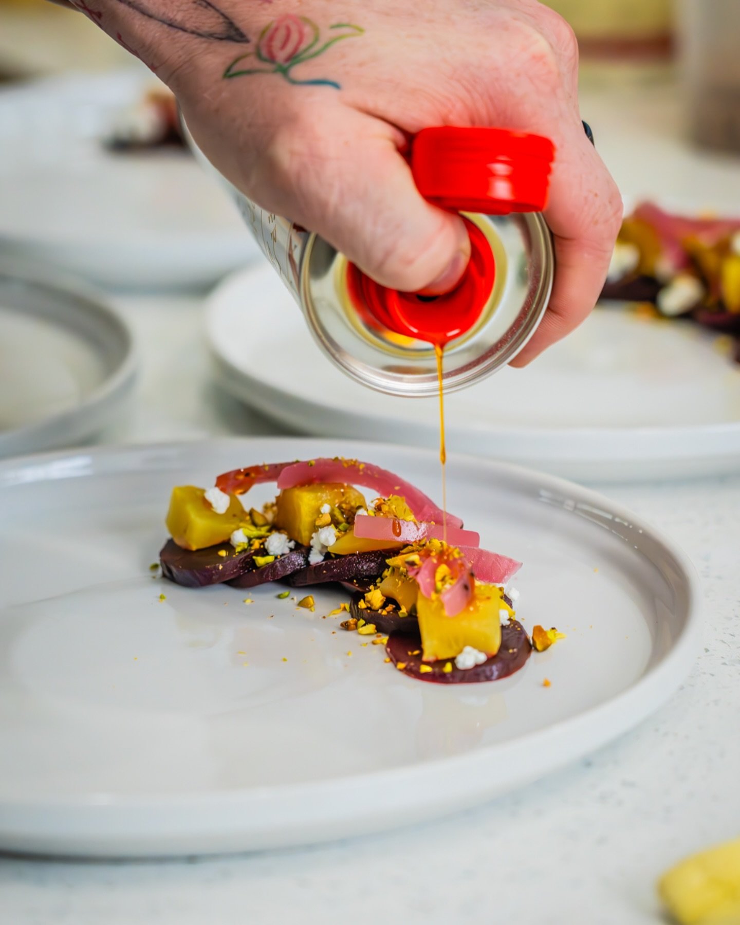 It started around a table. A couple celebrating 10 years of marriage. A backyard strung with lights. Kids tucked in. Music low. And four unforgettable courses made just for them. No crowds, no waitlists, no noise just connection, flavor, and that fee