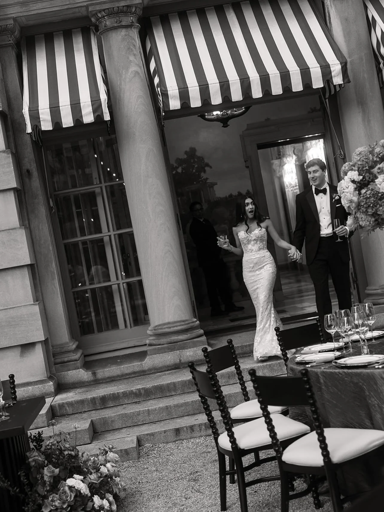 ✨The perfect transition to fall✨

Aesha &amp; Ted&rsquo;s Anderson House wedding embraced the turn of the season with an eclectic baroque tablescape, green and burgundy tones, dinner by the reflection pool, and a chic outfit change that stole the sho