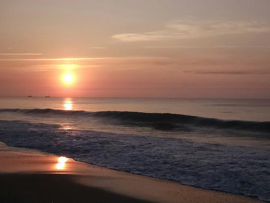 Calm ocean at sunrise symbolizing hope and healing through Ketamine-Assisted Psychotherapy for trauma, anxiety, and depression.