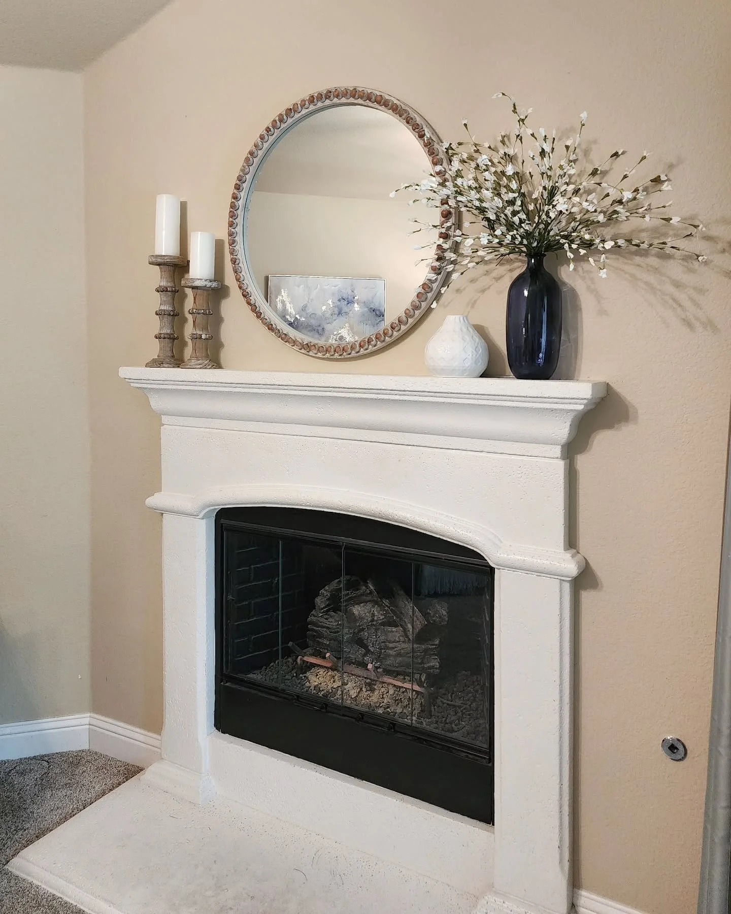 Fall may be a month away, but I'm already thinking about all those cozy details🍂

Staged with @housecats_staging

#elevatedorganizing #professionalorganizer #falldecorinspo #fireplacedecor #primarybedroomdesign #styledtosell