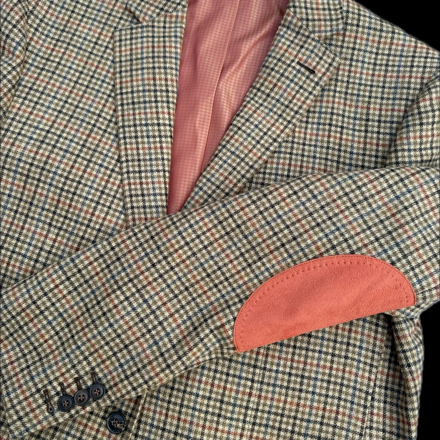 Shepherd Check in Wool &amp; Cashmere &ndash; perfect winter weight for an arraignment in NYC. 

#shepherdcheck #Glenesk #standeven #standevenfabrics #luxuryfabrics #luxurycloth #bespoke #dapper #dapperstyle #dapperpassion #classicmenstyle #tailoring