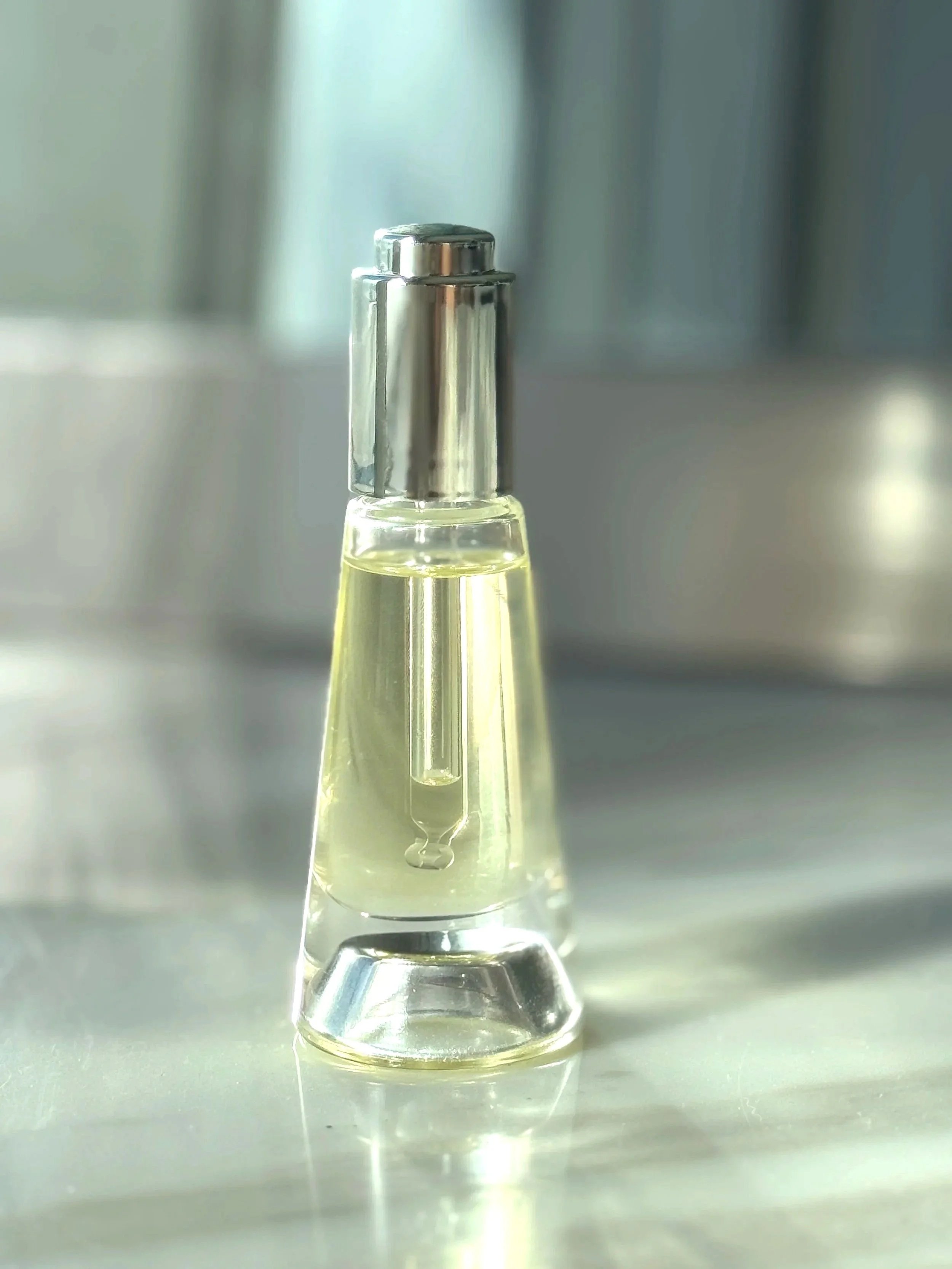 ethernal-signature-oil-30ml-detail.jpg