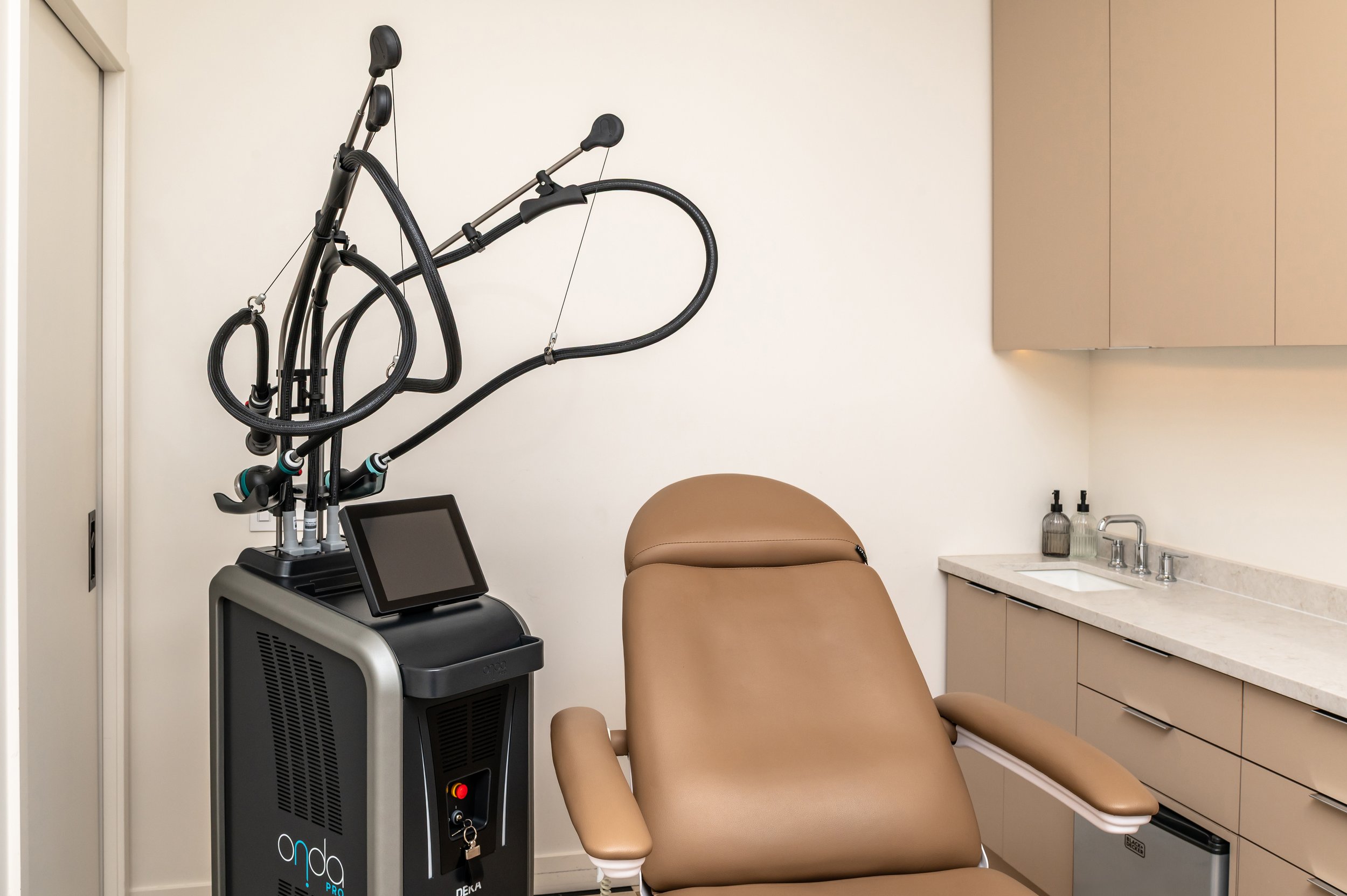 The Face Lab is the first clinic in Ontario to have the ONDA PRO Body Tighening Rejuvenation and cellulite reduction