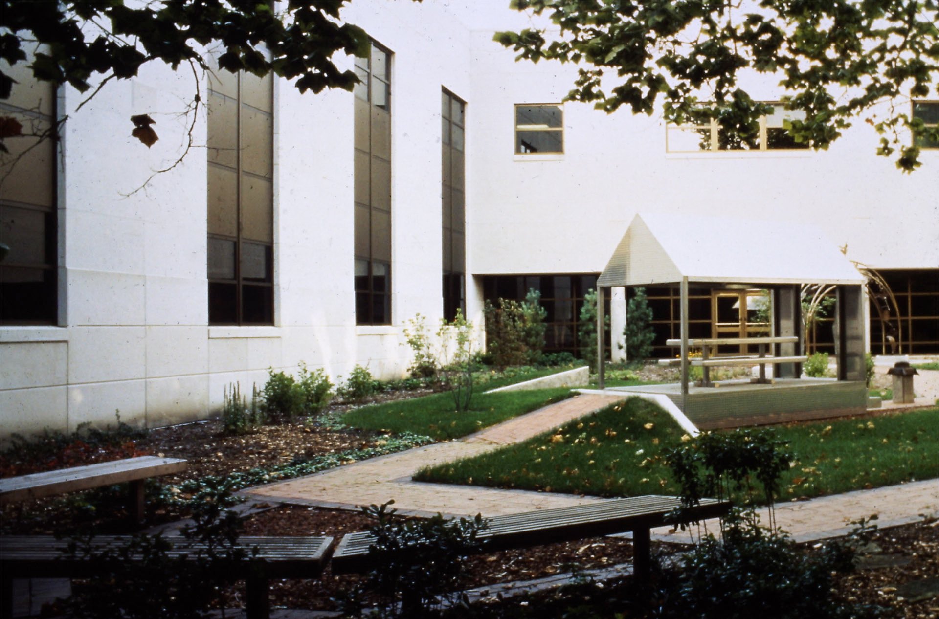 aequiminitas_courtyard-2.jpg