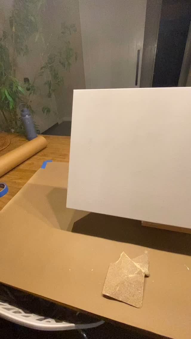 Come prepare a canvas for painting with me :)!
.
.
.
#painting #paintings #art #studentartist #smallbusinessowners #smallbusinesslove #artwork #artistsofinstagram #studioart #apart #acrylic #oil #canvas #canvasartwork #gesso #sanding #paint