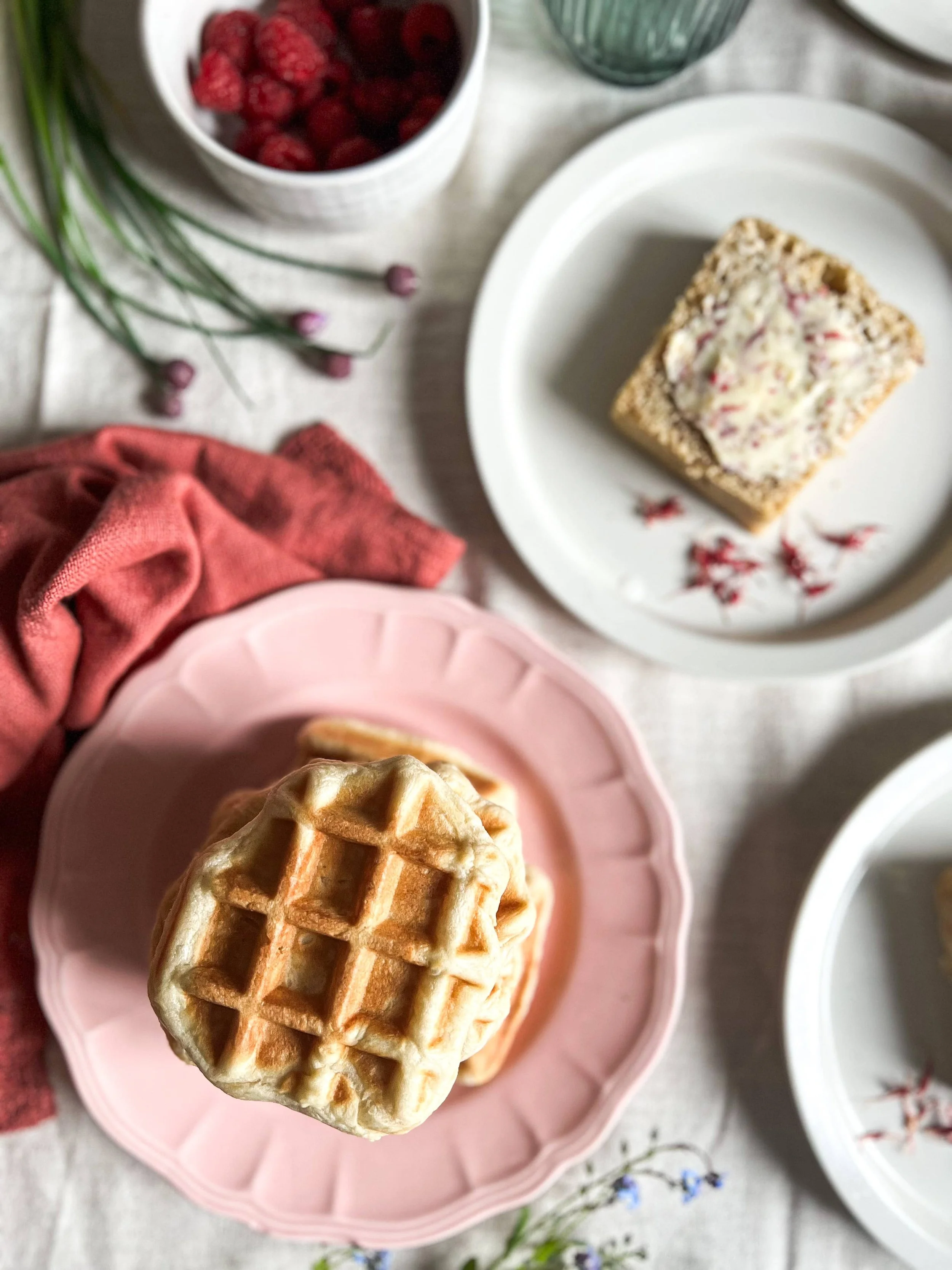 Une table de petit dejeuner pour toute la famille.JPG