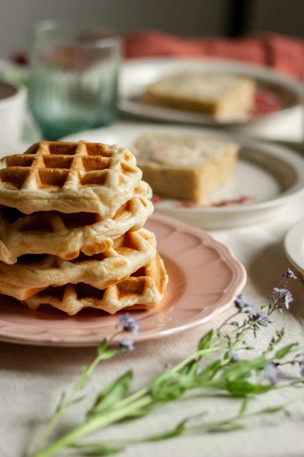 Gaufre liégeoise pour un petit déjeuner complet.jpg
