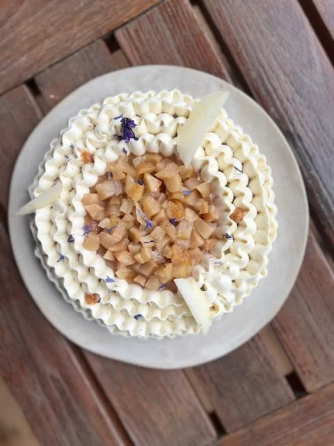 Un gâteau poire et caramel.jpg