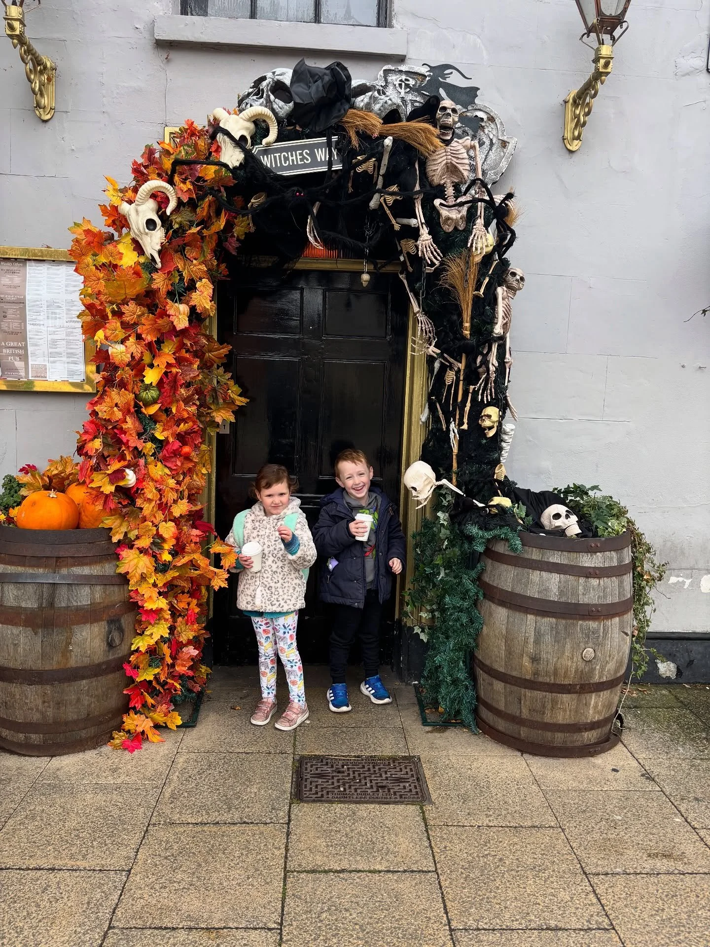 reflecting on a wonderful half term ✨ 

1. babyccinos in town ft. Halloween decoration spotting
2. spending the day with friends at @boxwave_uk 
3. the cutest morning at @minivalleykids 
4. golfing with @chris_hazell_mortgages and hot chocolates (I w