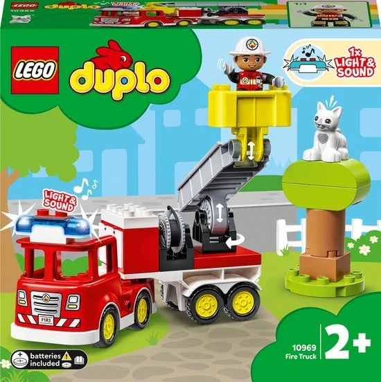 Lego Duplo set met een rode brandweerwagen, hond en boom - speelgoed voor peuters