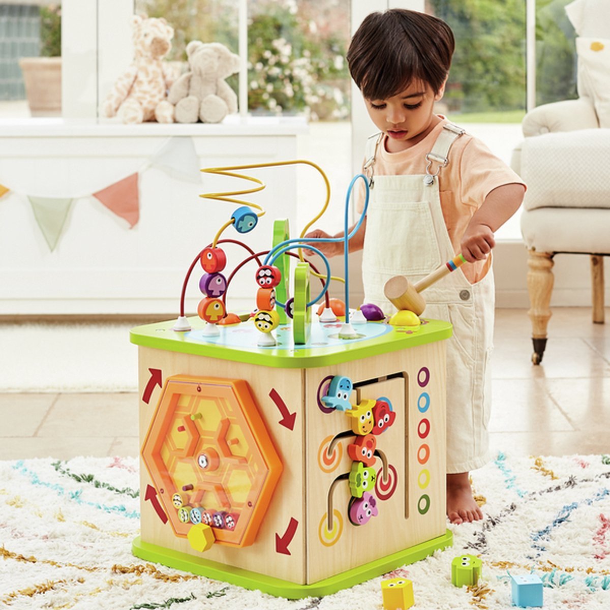 Kleine diertjes kubus - stevige houten kubus met doolhof, vormen en spelletjes