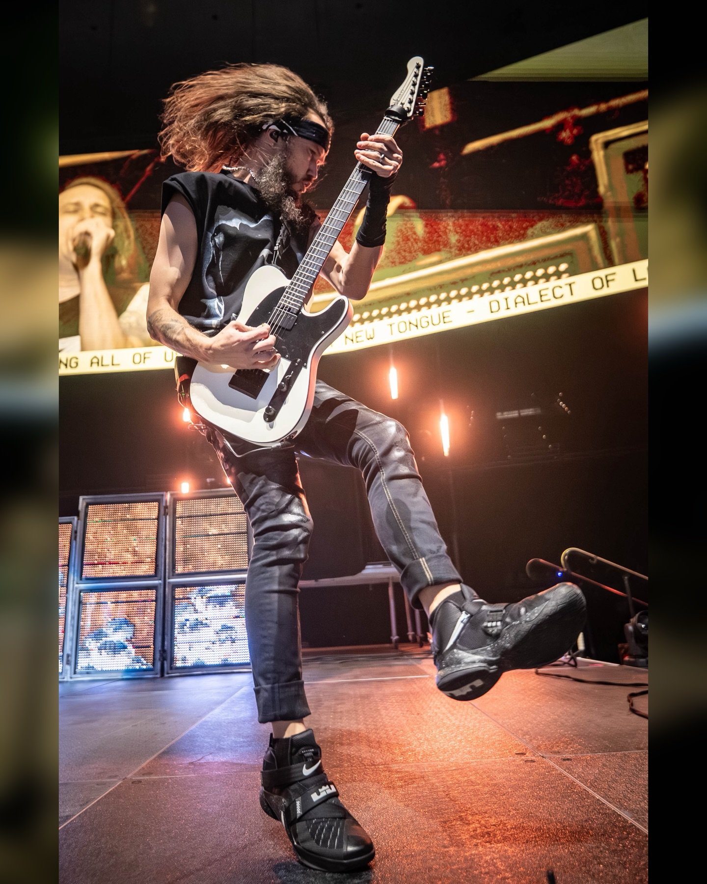 Shoutout to all these cool companies for helping me look &amp; sound good on this tour! ⚡️
Guitar @halocustomguitars 
Pickups @bareknucklepickupsofficial 
Strap @dimarzioinc 
Picks @daddarioandco 
In-ears @alclairaudio 
Patch @soundnetlabs 
Amp @neur