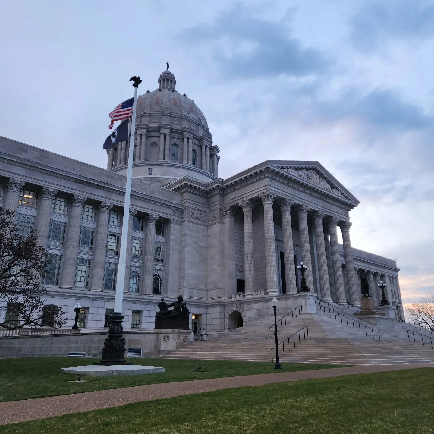 We were at Conservation Day at the Capitol today with @confedmo and @kcmqmorningshag. Visit 96.7 KCMQ online to hear the show online. 
.
.
.
#getoutside #hunting #huntersafety #advocate #mohuntingfed