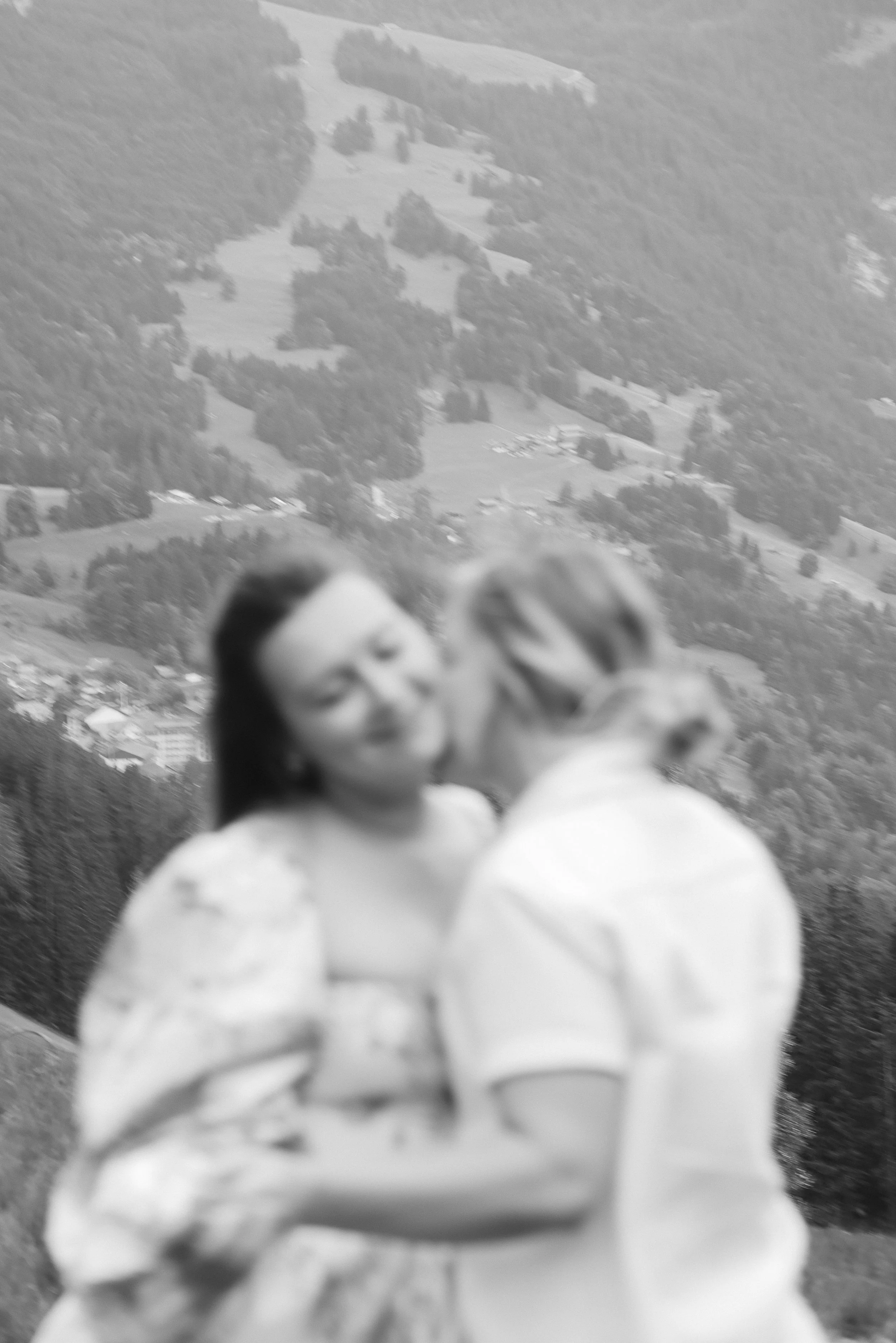 switzerland-engagement-wlw-brides-black-and-white-sarah-fingarson-photo.jpg