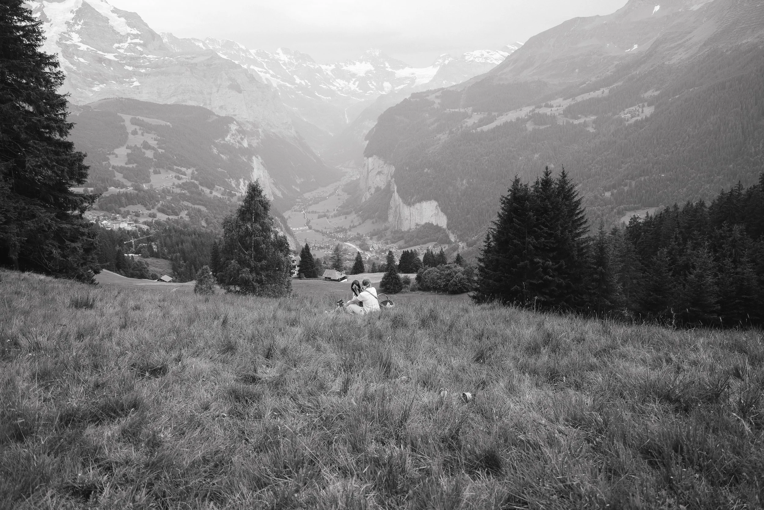 Swiss-Alps-Black-and-White-picnic-couple-intimate-wengen-sarah-fingarson_.jpg