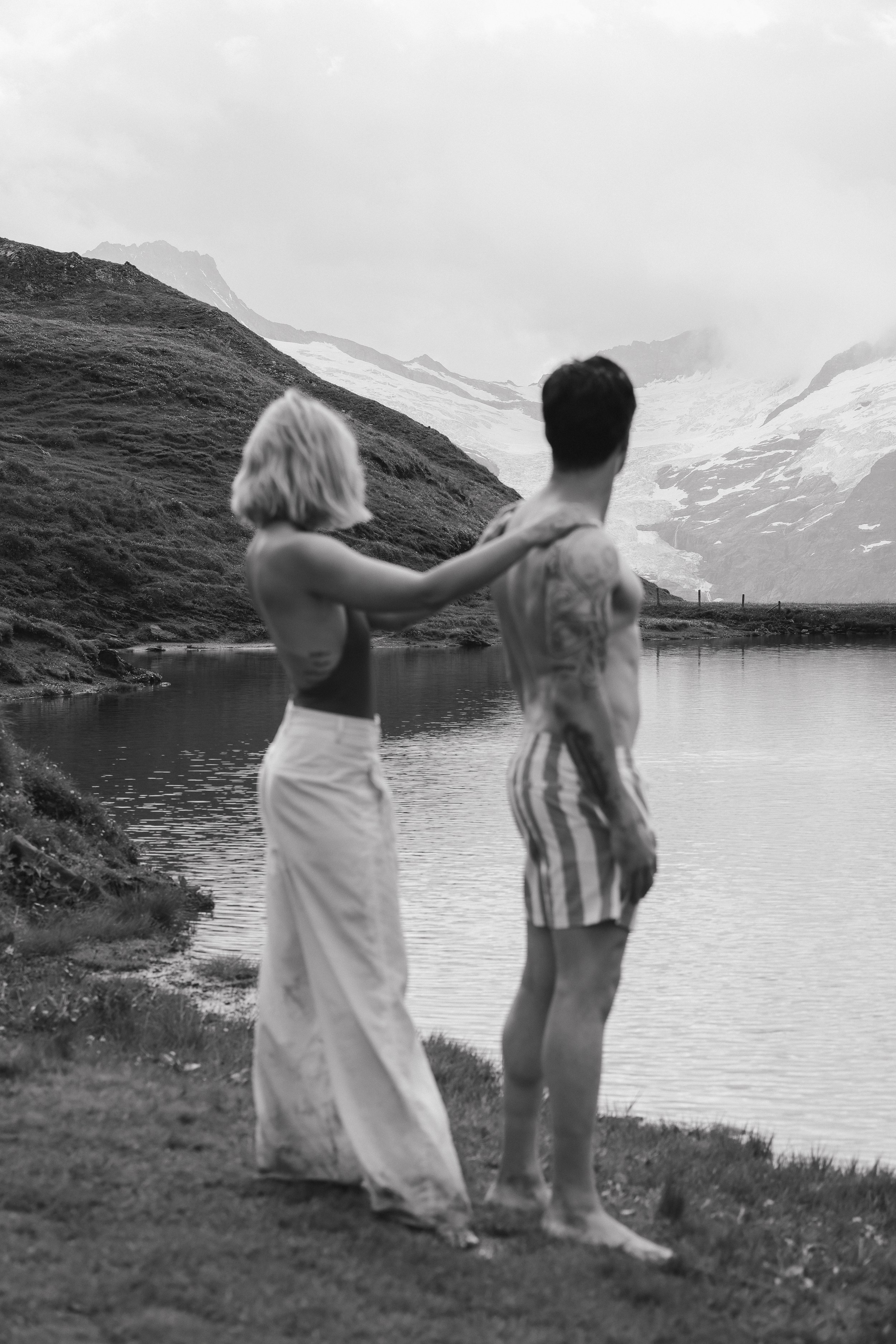 switzerland-b&w-romantic-couple-session-glacier-lake-swiss-alps-sarah-fingarson-photography.jpeg-kelly-vahakan-romantic-couple-session-swiss-alps-sarah-fingarson-photography.jpg