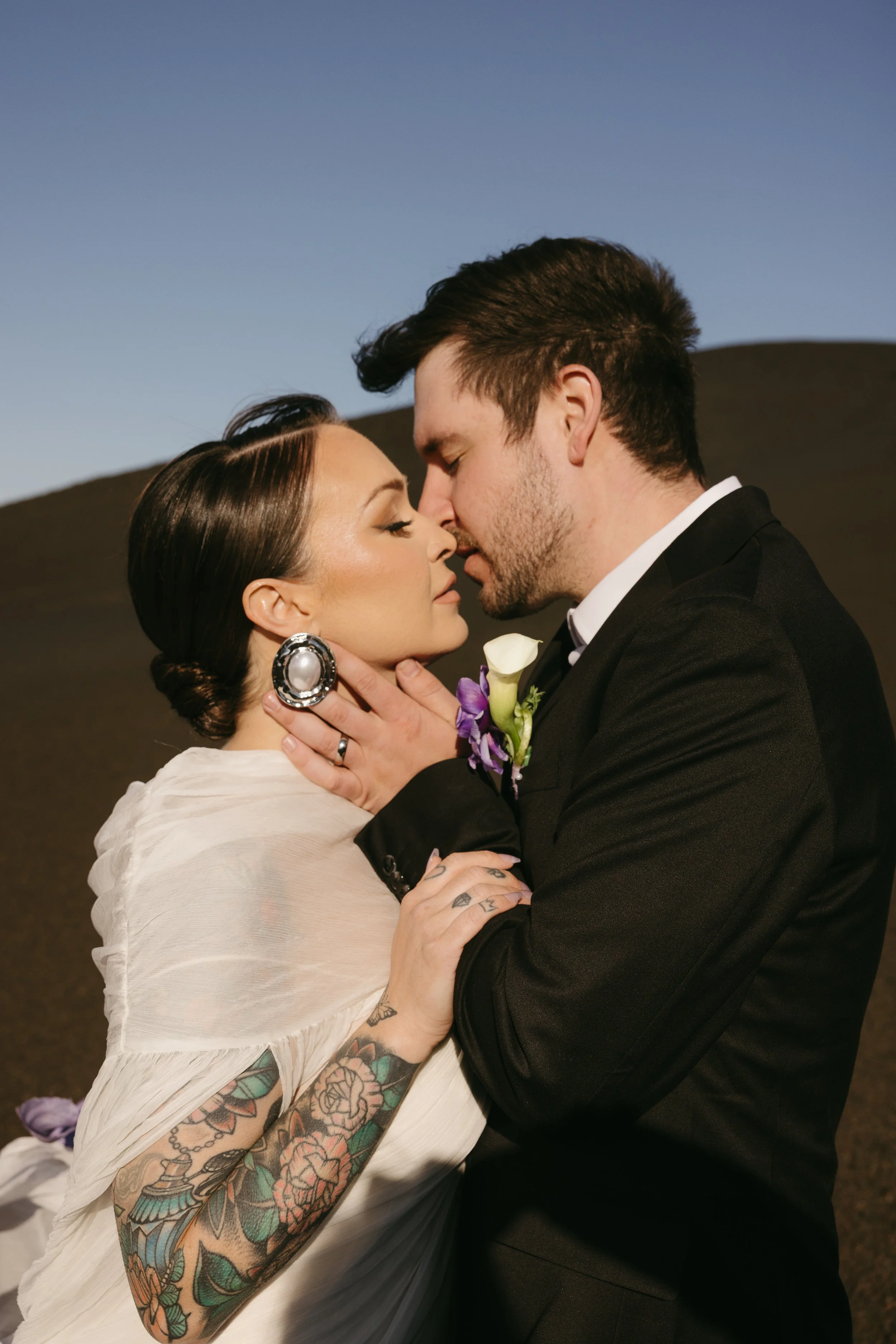 Copy of sarah-fingarson-couple-bride-groom-craters-of-the-moon-idaho-desert-elopement-editorial.jpg