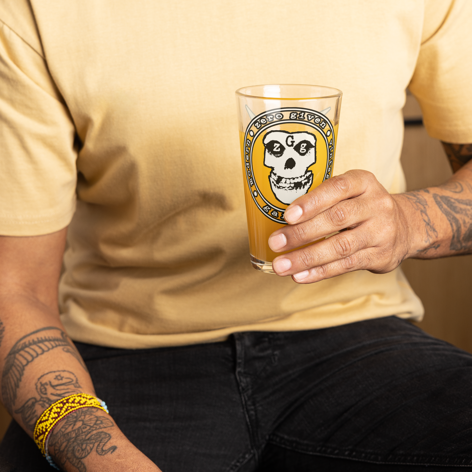 shaker-pint-glass-(16-oz)-16-oz-right-68b7e4be68369.png