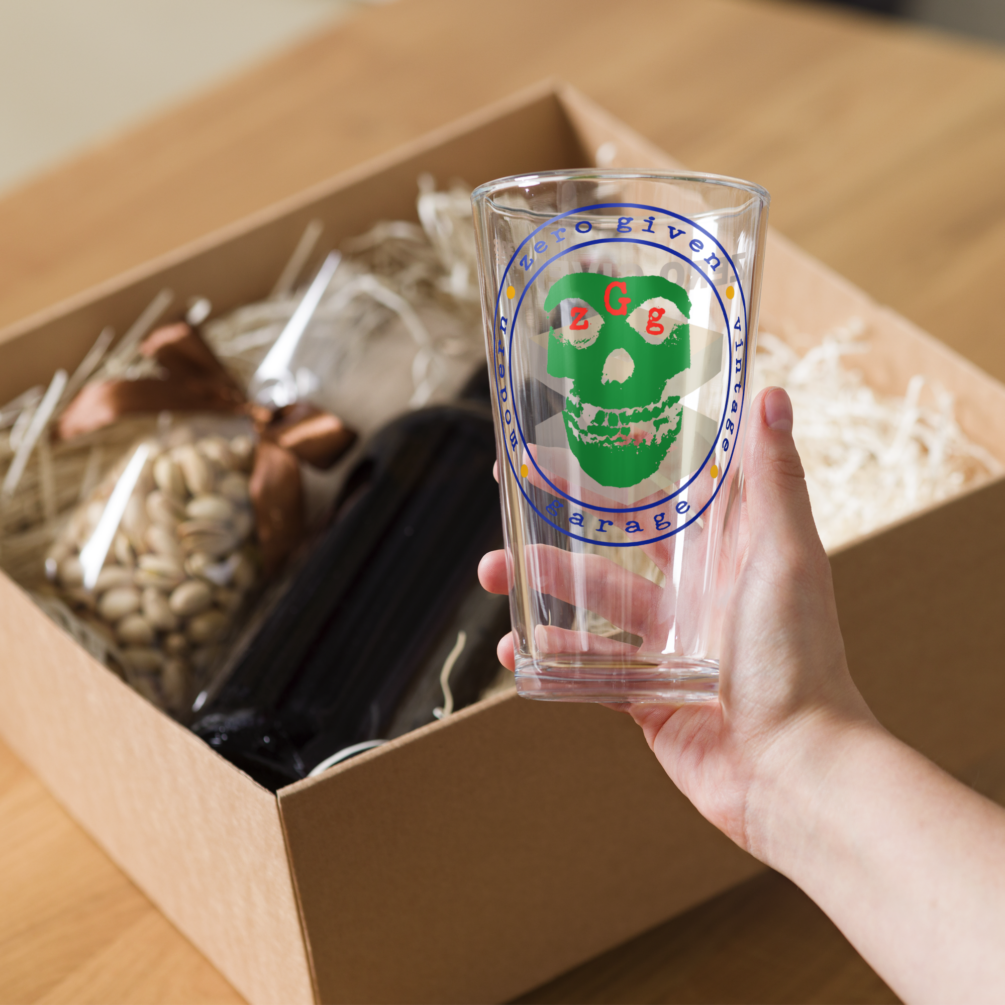 shaker-pint-glass-(16-oz)-16-oz-right-68b7c9695b2be.png