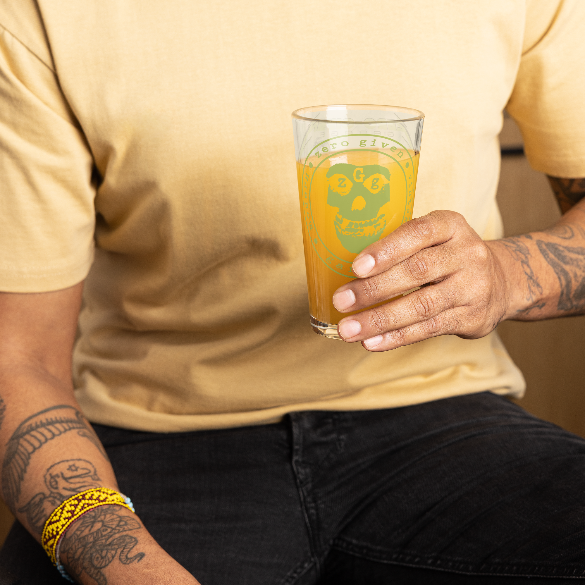 shaker-pint-glass-(16-oz)-16-oz-right-68b79ea6c1ee6.png