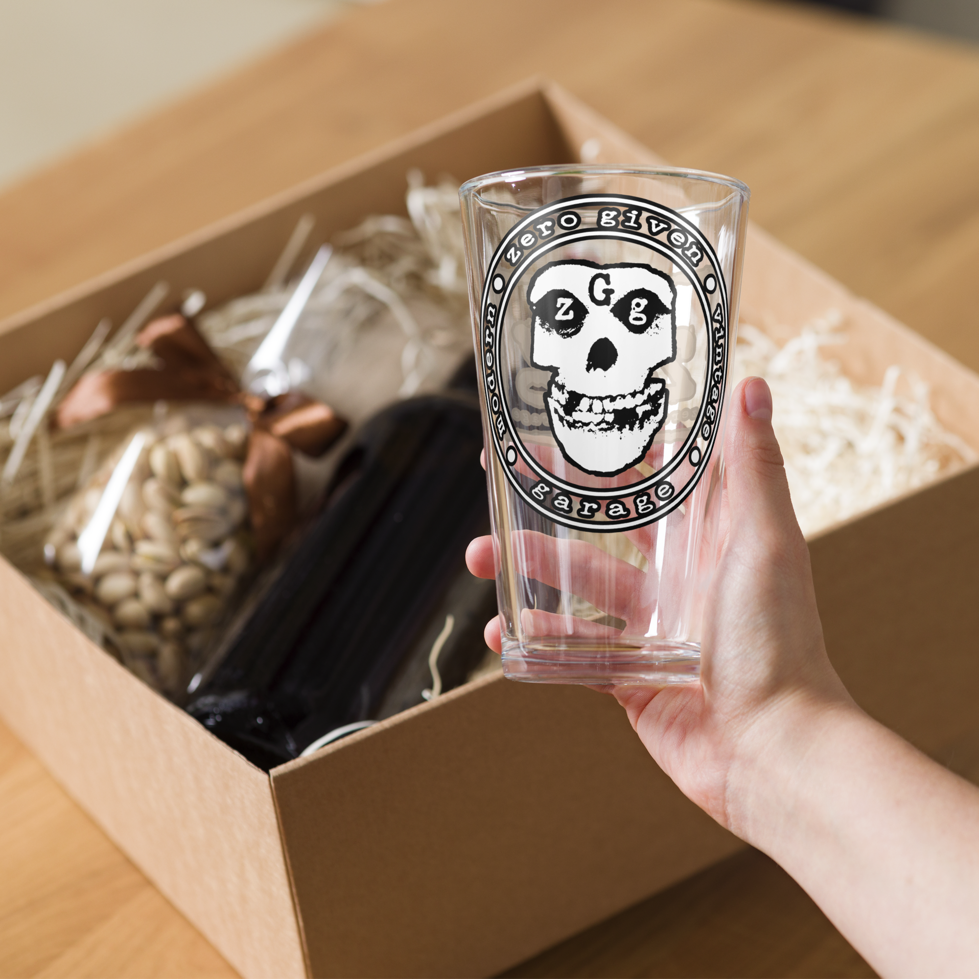 shaker-pint-glass-(16-oz)-16-oz-right-68b7d5e47de87.png