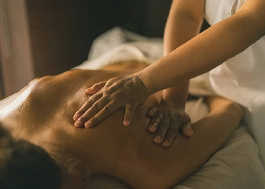 The Monoi Body Treatment is perfect service to nourish your summer sun kissed skin. 

This 90 minute session includes a full body exfoliation to refresh surface layers of the skin and to increase circulation. Followed by a soothing application of Tah